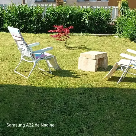 Les Pommerets לינה וארוחת בוקר